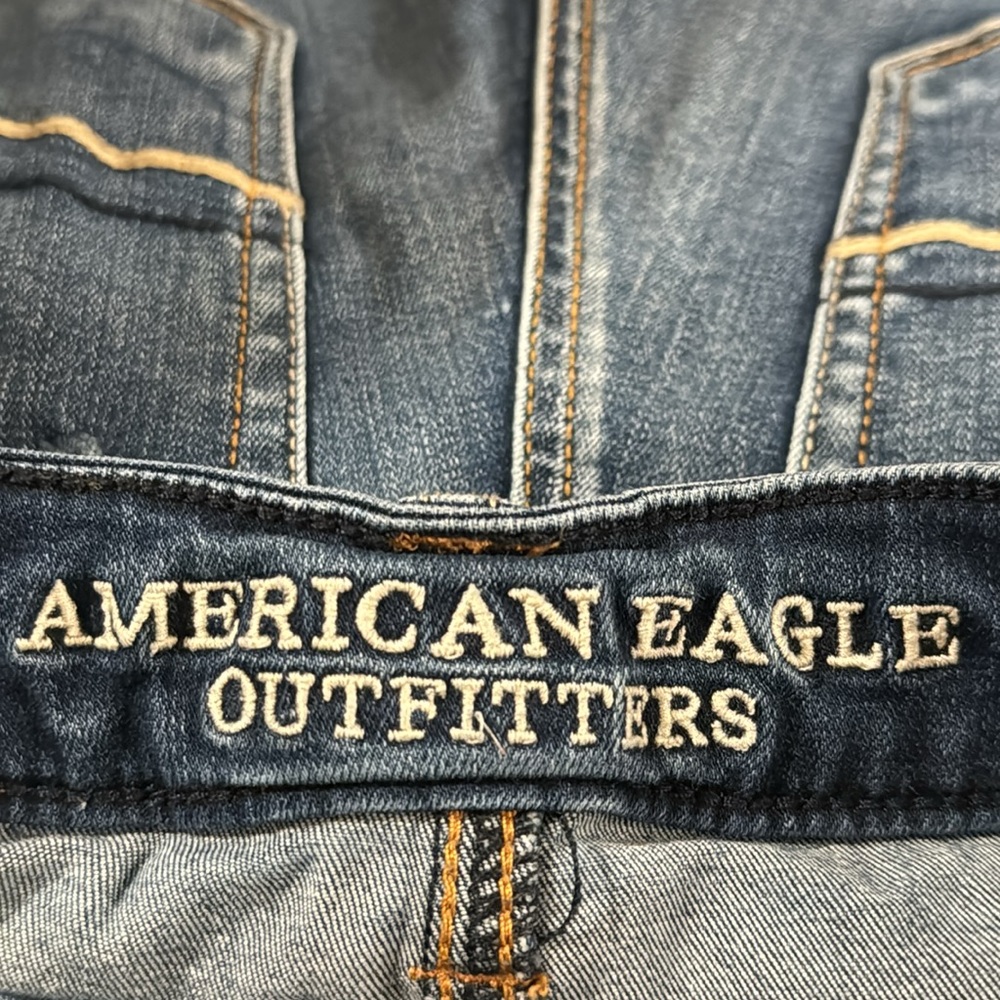 American Eagle super stretch distressed cuffed medium wash denim shorts size 4 - Picture 9 of 11